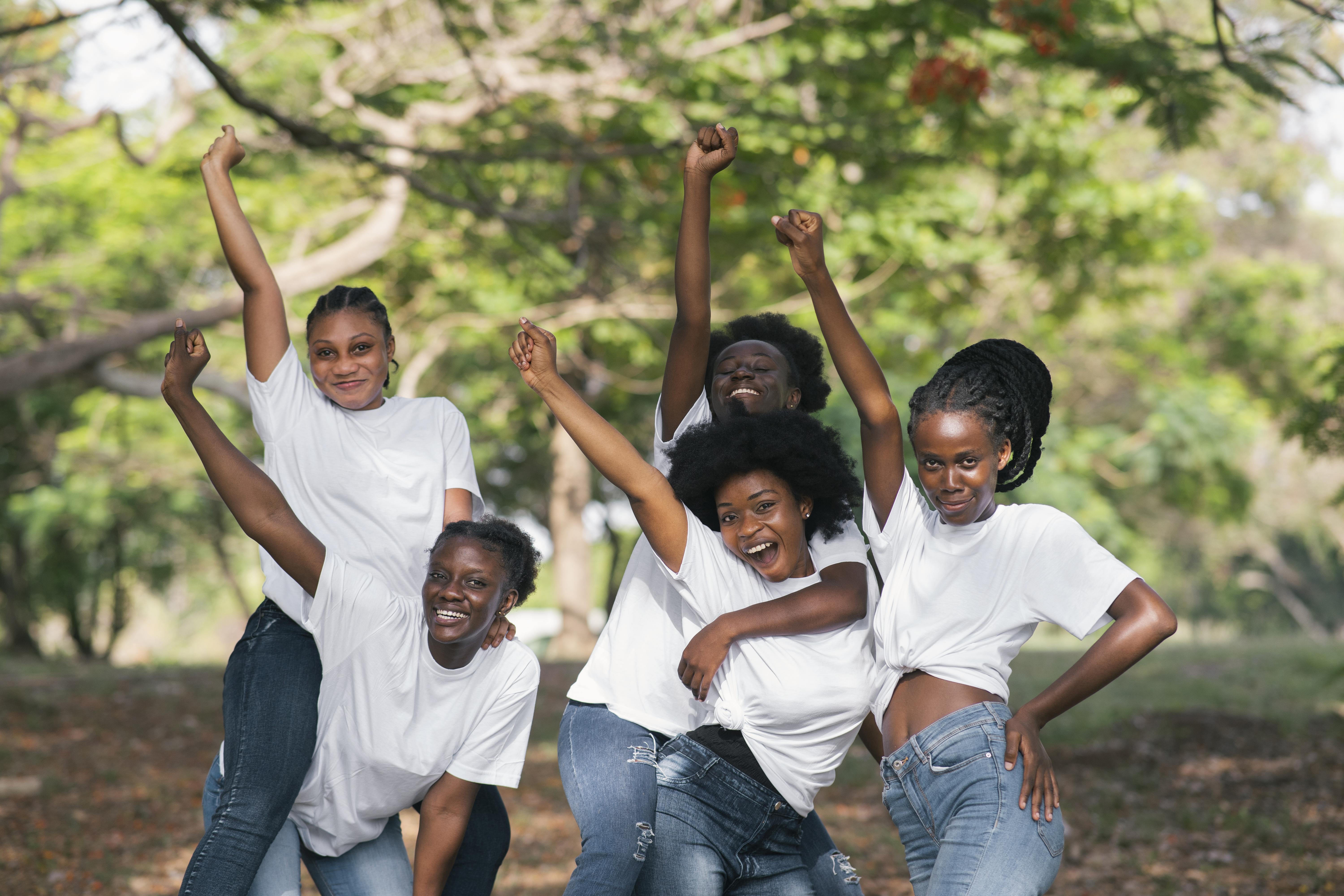 medium-shot-women-posing-outdoors